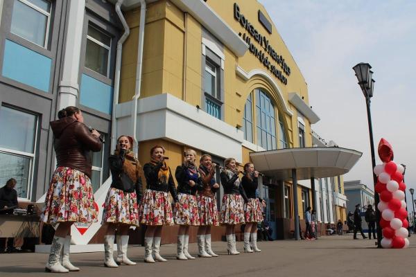 Фото На железнодорожном вокзале Улан-Удэ состоялся праздничный концерт (ФОТО)