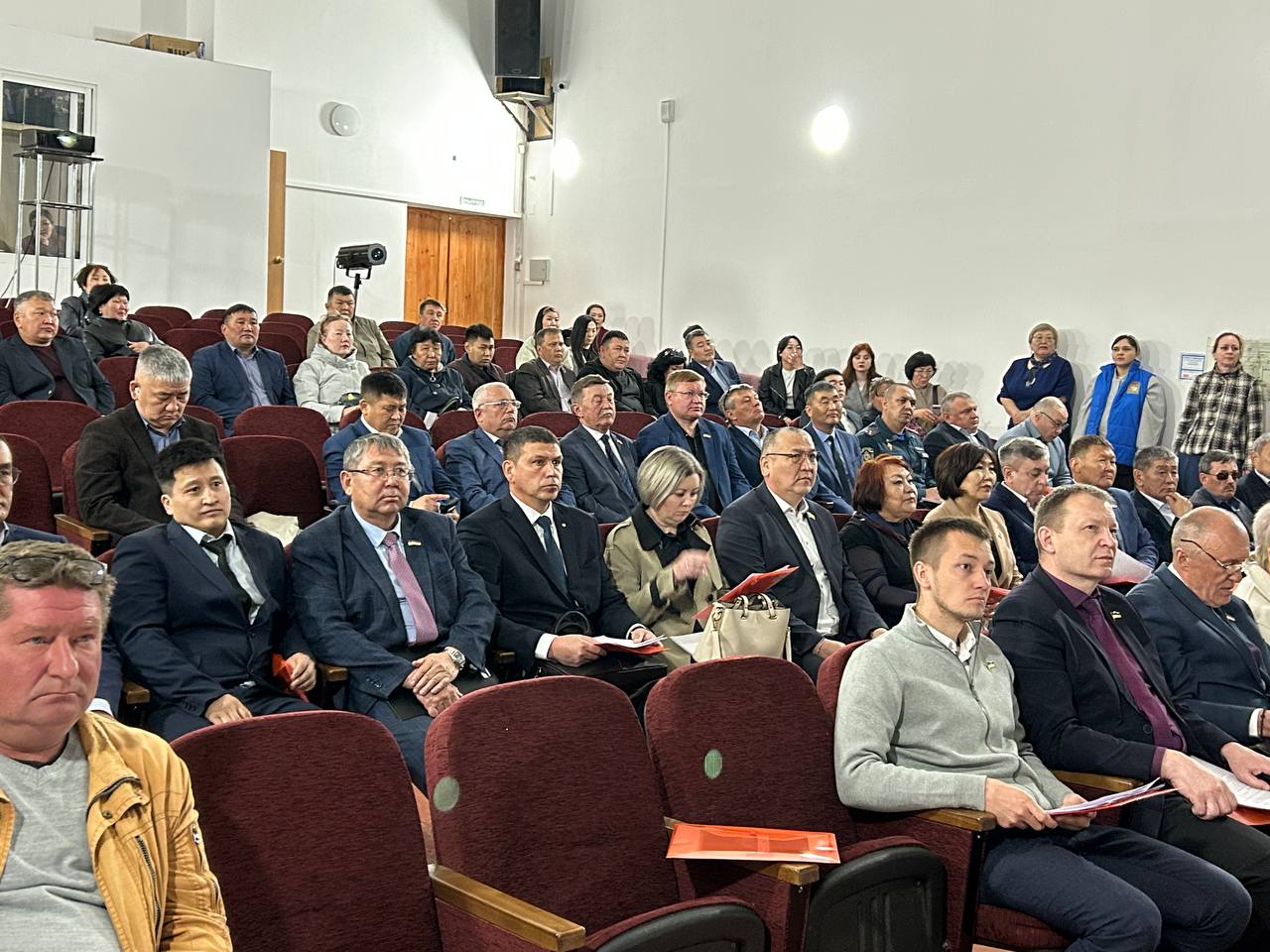 Фото Председатель Улан-Удэнского горсовета депутатов принял участие в работе совета при Народном Хурале