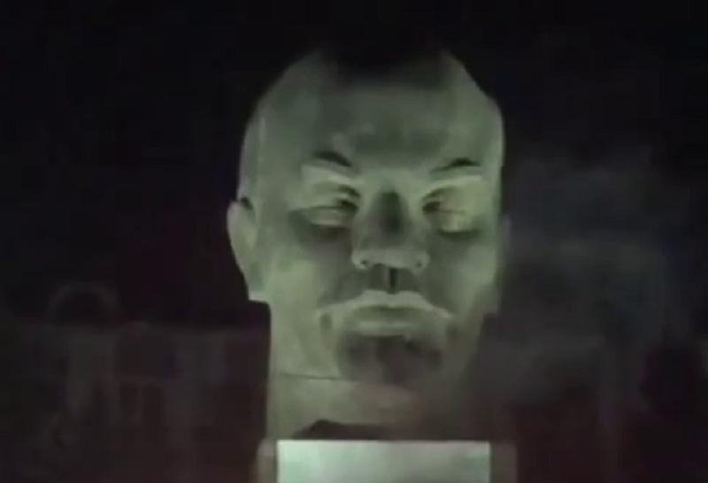 Фото Поджигателей баннера у головы Ленина в Улан-Удэ было двое