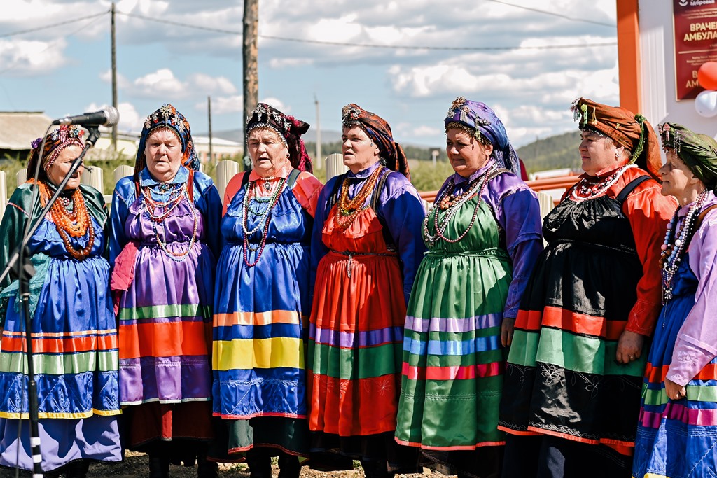 Бурятия тарбагатайский. С Надеино Тарбагатайский район Бурятия. Семейские в Бурятии Тарбагатайский район. Знаменитости из Тарбагатая. Республика Бурятия Тарбагатайский район Тайга.