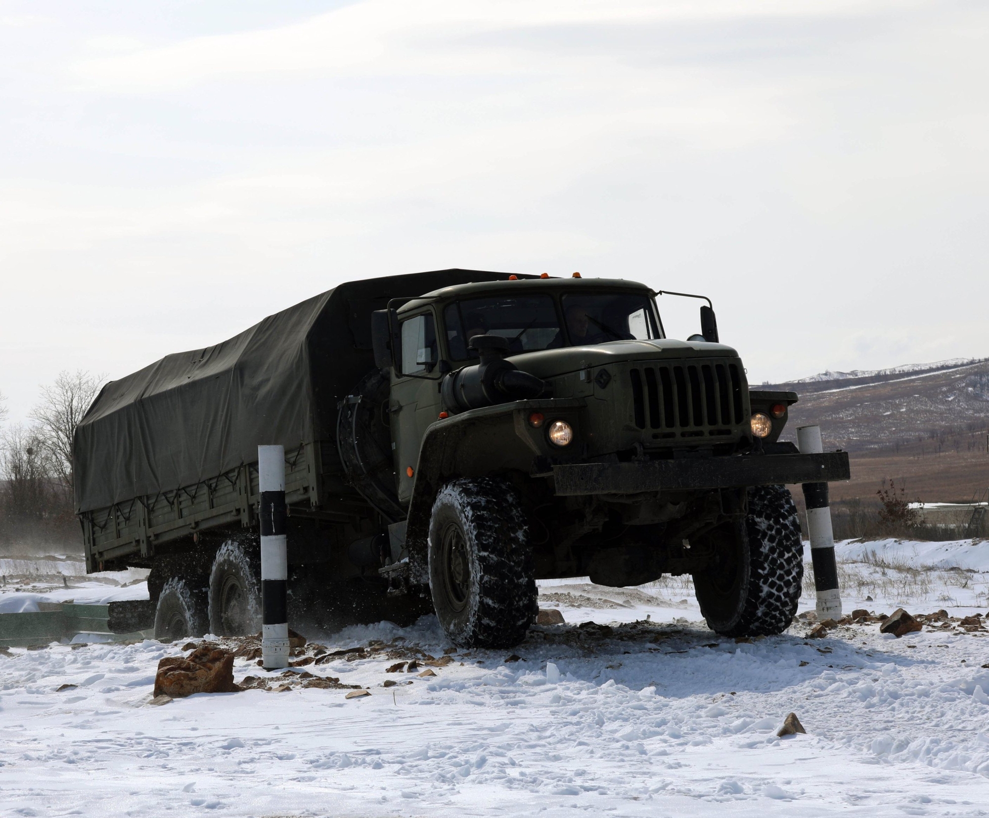 Фото В Бурятии с военнослужащими ВВО состоялось занятие по вождению колесной техники