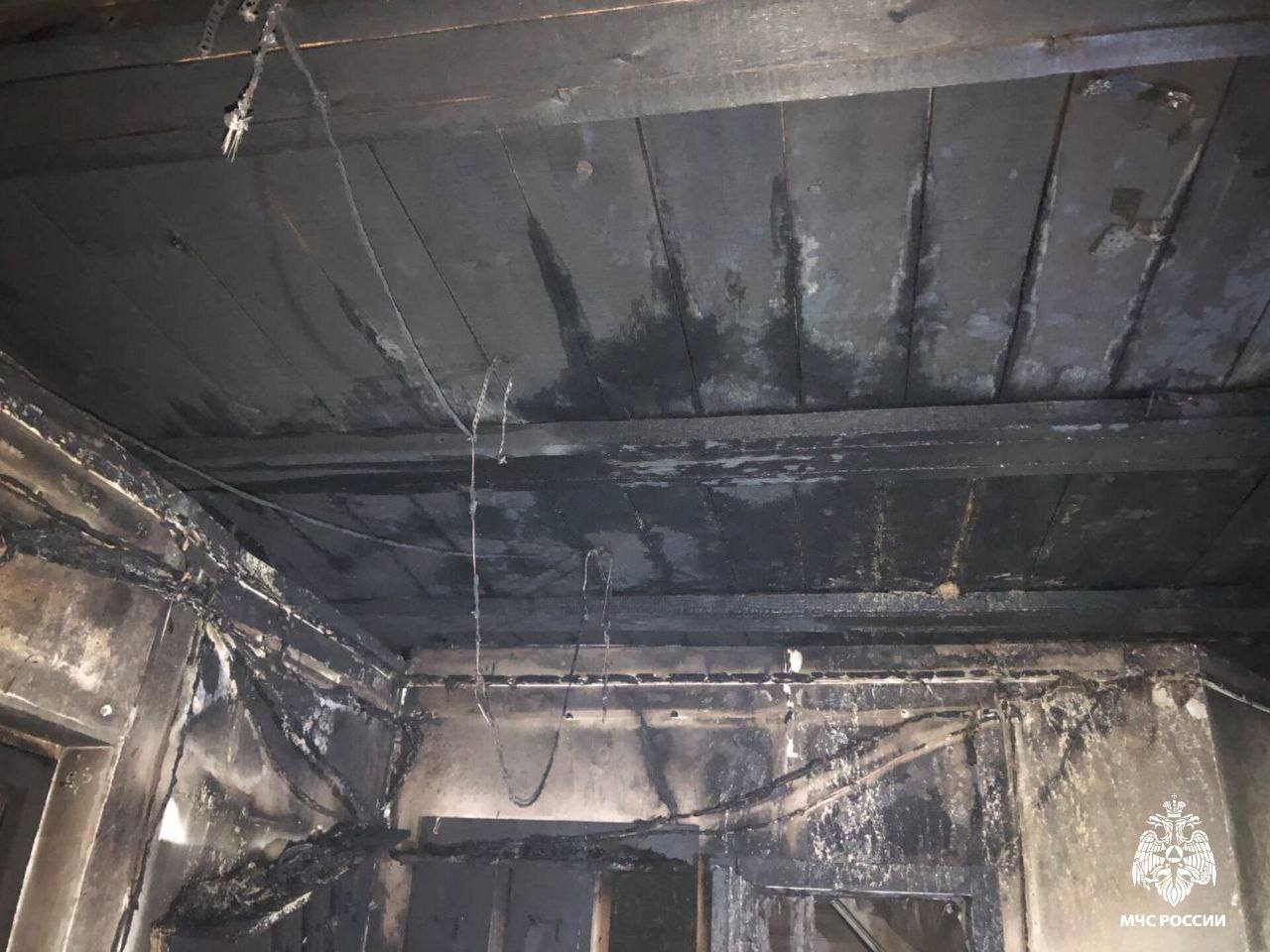 Фото После короткого замыкания в районе Бурятии загорелся натяжной потолок