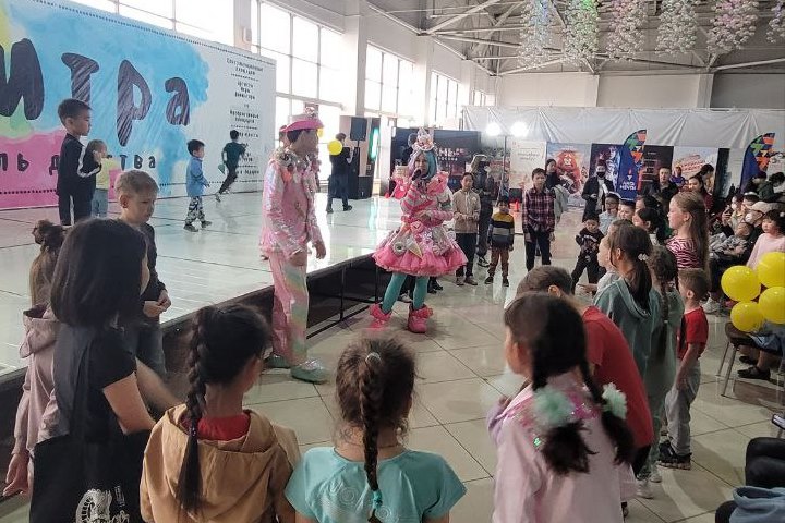 Фото В Улан-Удэ провели инклюзивный фестиваль детства «Палитра»