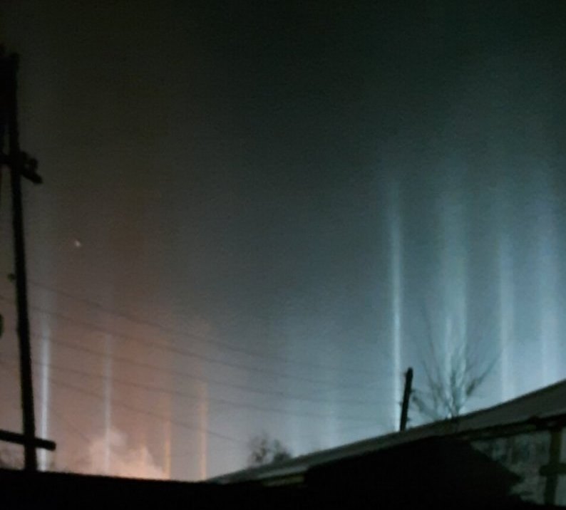 Фото Световые столбы увидели жители района Бурятии