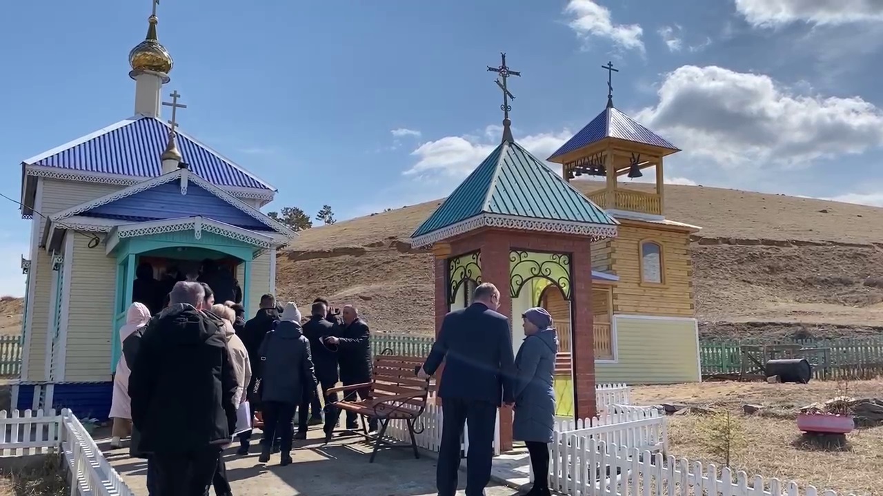 Фото Глава Бурятии посетил церковь, построенную силами ТОСовцев