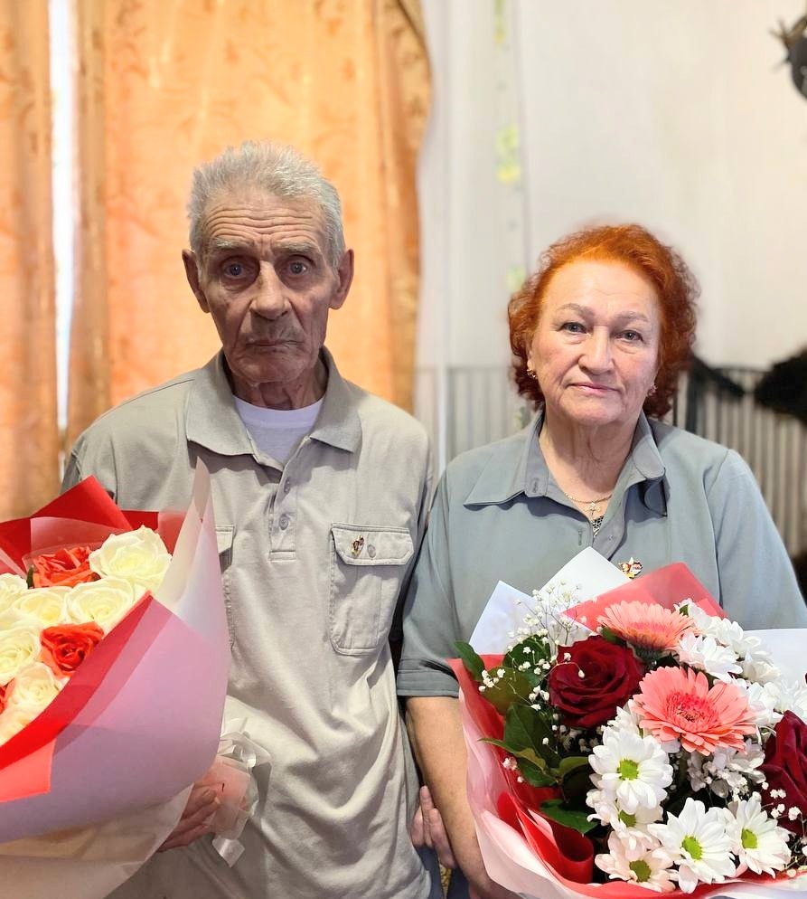 Фото Любовь длиной в 60 лет: супругов Верховых поздравил ЗАГС Иволгинского района Бурятии