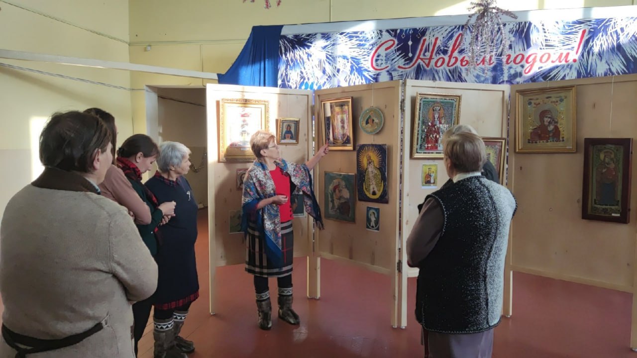 Фото В Бурятии жительница Тарбагатайского района выставила именные православные иконы