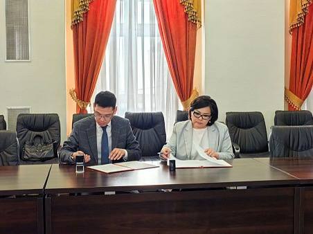 Фото Между госинспекцией труда Бурятии и омбудсменом по правам человека в республике подписано соглашение о взаимодействии