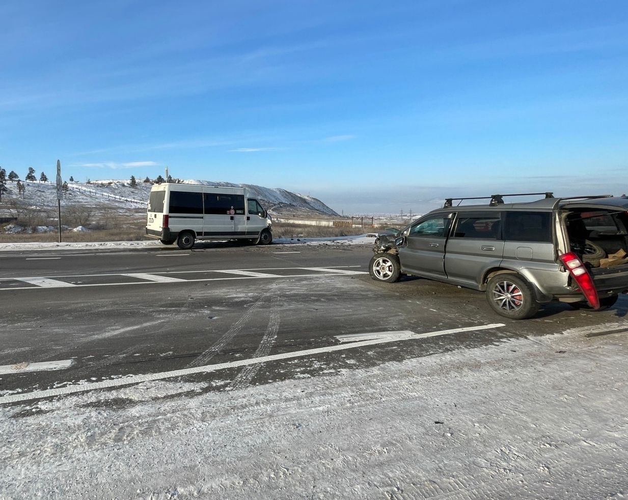 Фото В Улан-Удэ маршрутный автобус с пассажирами попал в ДТП