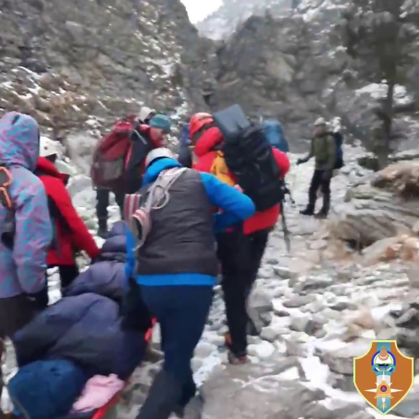 Фото При подъеме в горах Бурятии пострадал альпинист