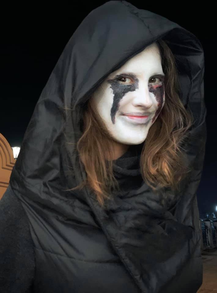 Фото Активистка Сабрина Амо пугает коронавирус своим макияжем