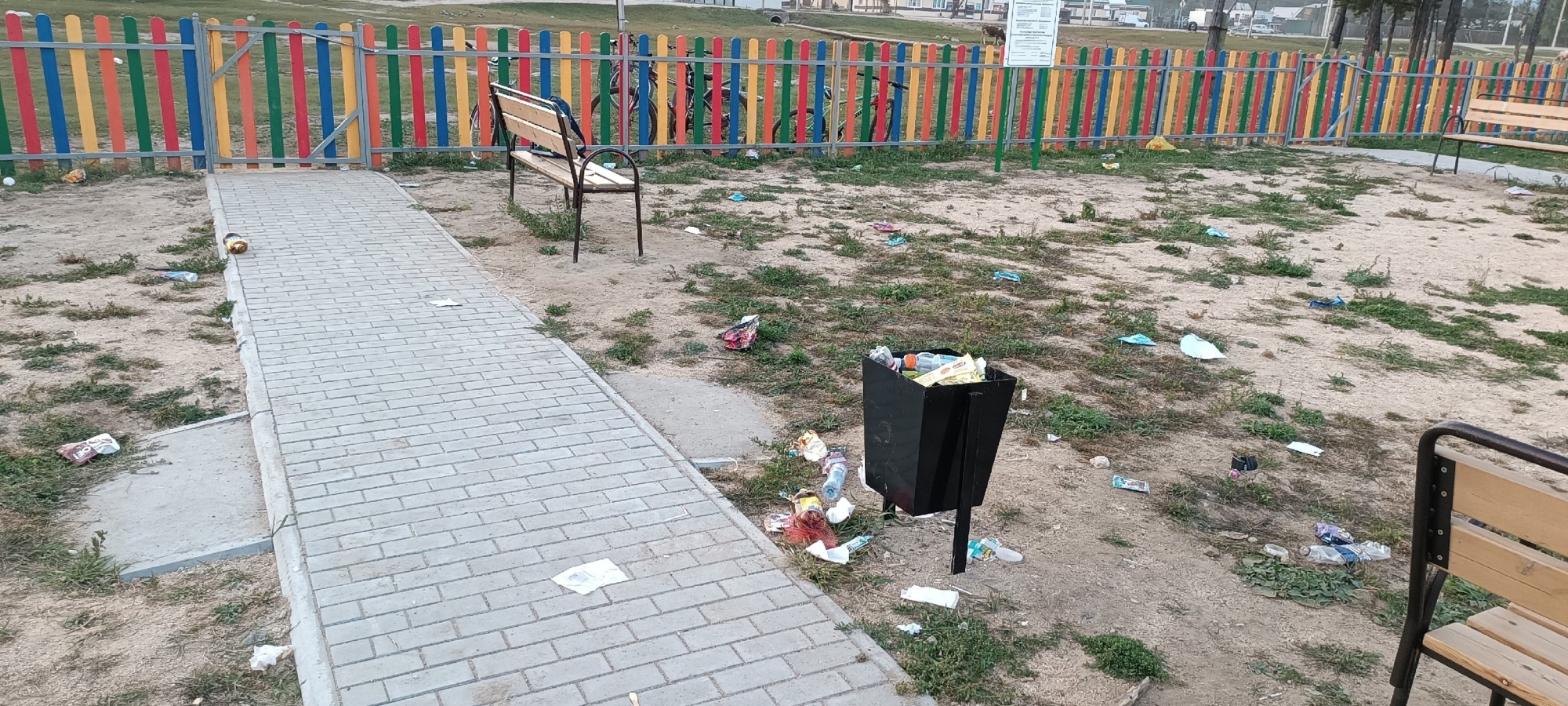 Фото В районе Бурятии замусорили новую детскую площадку