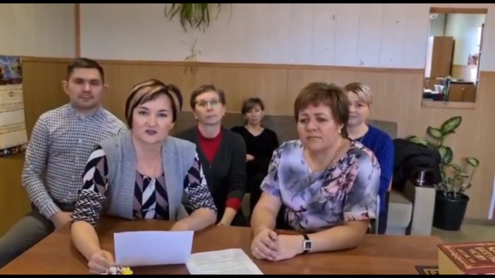 Фото Учителя Гремячинска в Бурятии поддержали своих коллег по вопросам зарплат