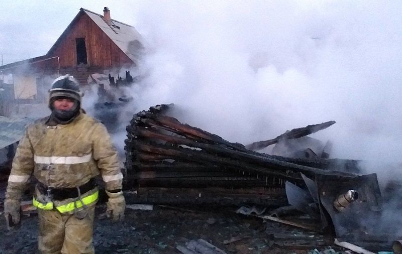 Фото Улан-удэнцы лишились дома после крупного пожара