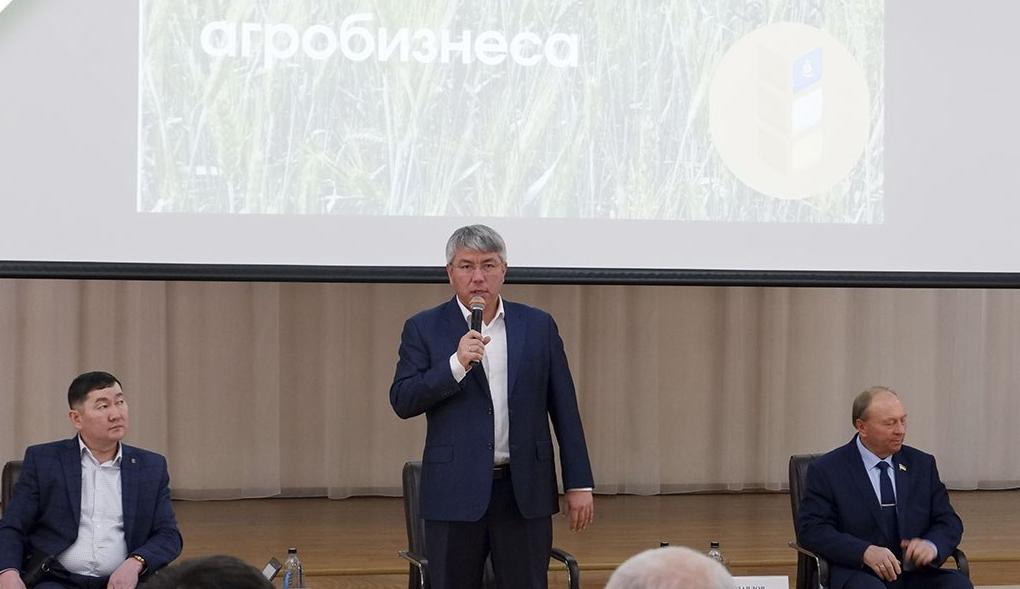 Фото Глава Бурятии встретился с представителями агробизнеса республики
