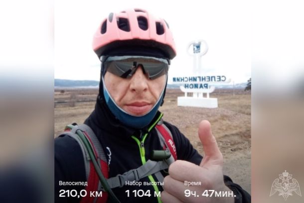 Фото Полицейский-велосипедист в Бурятии проехал 210 км в честь знаменательной даты