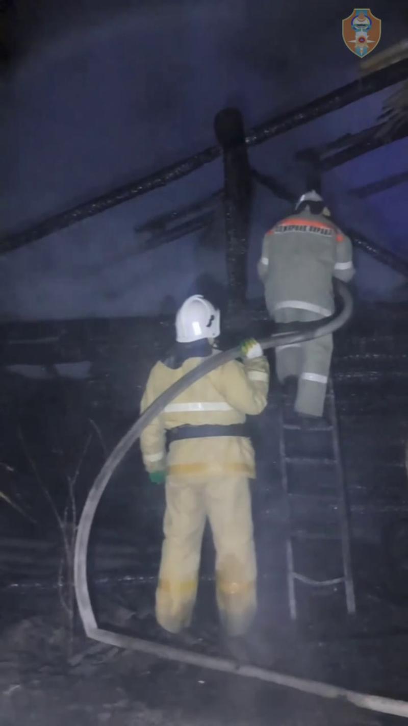 Фото В районе Бурятии гараж сгорел вместе с автомобилем