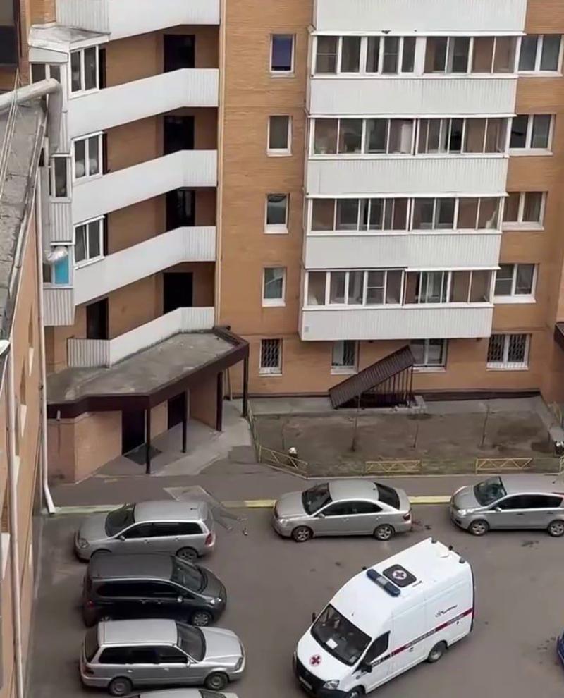 Фото В Улан-Удэ мужчина выпал с балкона 18 этажа