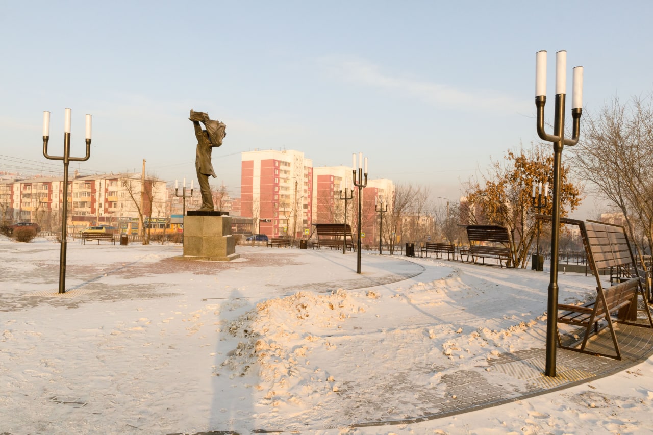 Сквер зодчий улан удэ. Сквер сиреневый Улан-Удэ. Жилье и городская среда. Улан-Удэ в апреле.