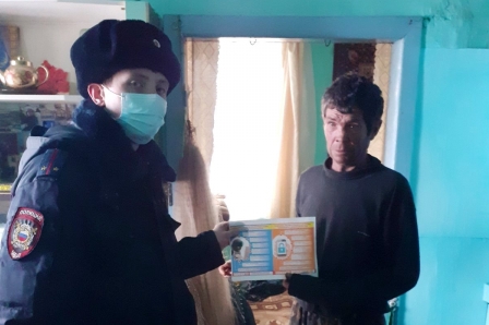 Фото В селе Бурятии полицейские ходили по домам и предупреждали о мошенниках