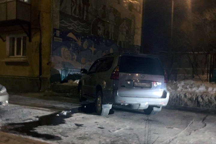 Фото Lexus сбил двух женщин в Улан-Удэ. За рулем мог быть высокопоставленный пристав