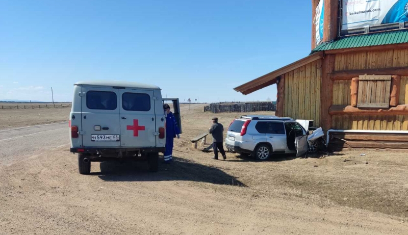 Фото В Бурятии водитель врезался в кафе и погиб на месте