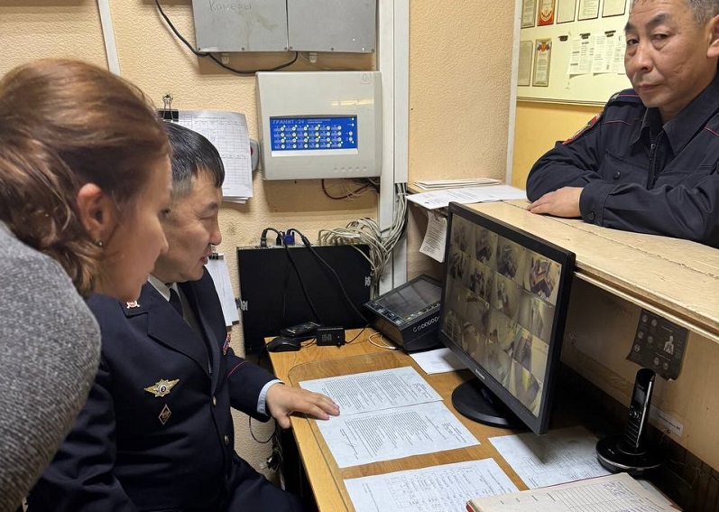 Фото В Бурятии члены ОНК проверили в районе изолятор временного содержания 