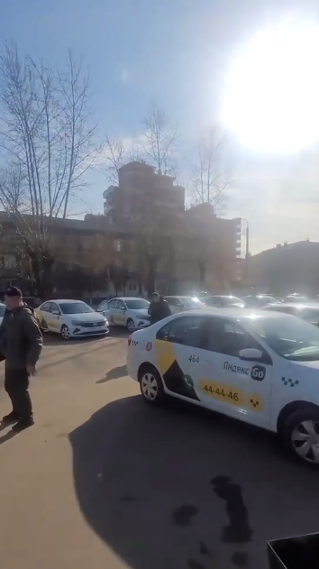 Фото В Улан-Удэ протестуют десятки водителей  «Яндекс.Такси»