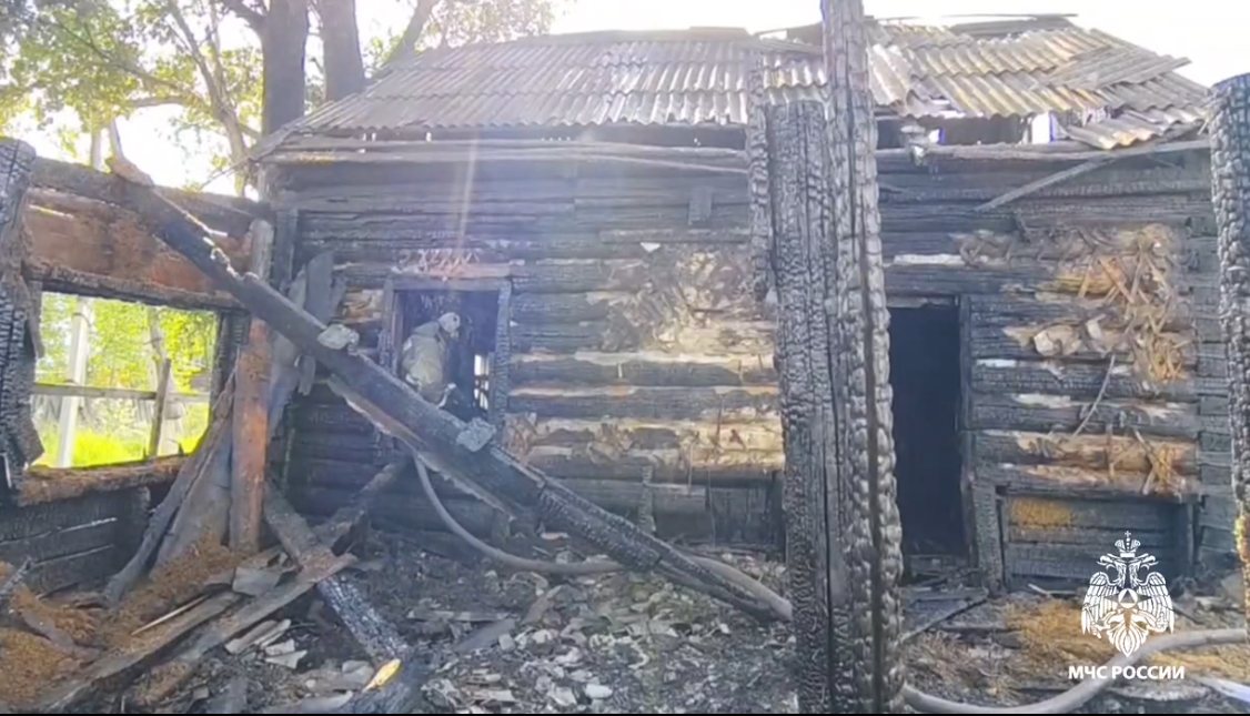 Фото Огнеборцы в Бурятии ликвидировали пожар в поселке Южный