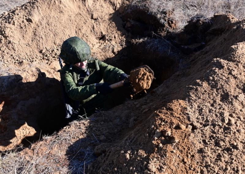Фото Военнослужащих Бурятии учат обнаруживать натяжные мины в условиях городской застройки