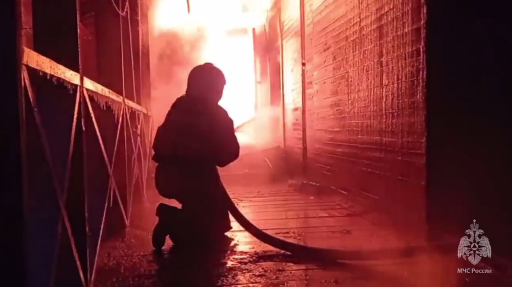 Фото В Бурятии очевидец спас женщину при пожаре в доме