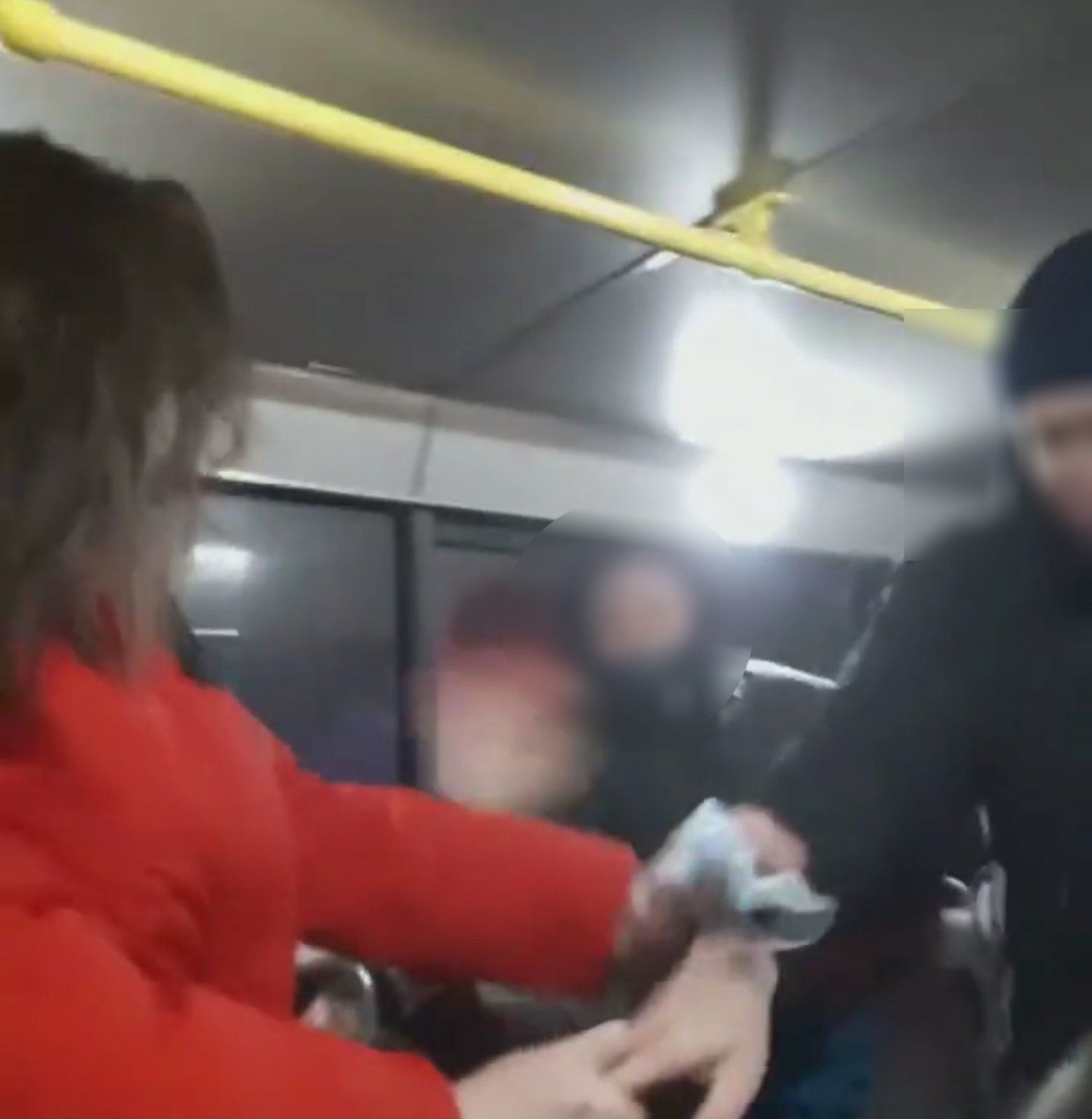 В столице Бурятии избили и ограбили женщину прямо в автобусе