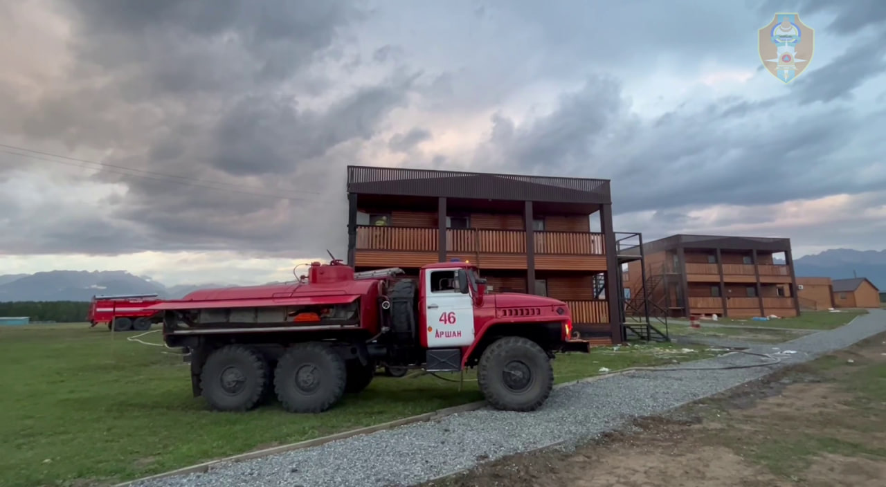 Фото На мараловой ферме в Бурятии загорелся гостевой дом 