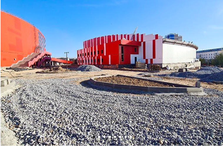 Фото В Бурятии нехватка рабочих рук стопорит строительство хоккейного центра