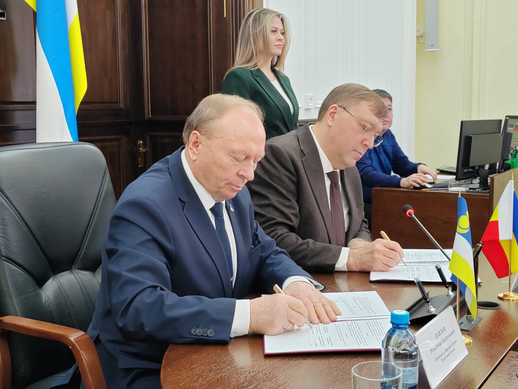 Фото Парламент Бурятии подписал соглашение с Заксобранием Ростовской области