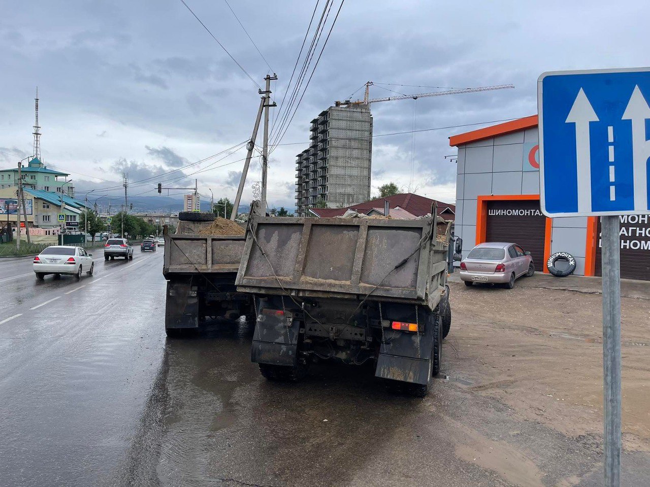 Фото В Октябрьском районе Улан-Удэ два водителя нарушили правила перевозки грузов 