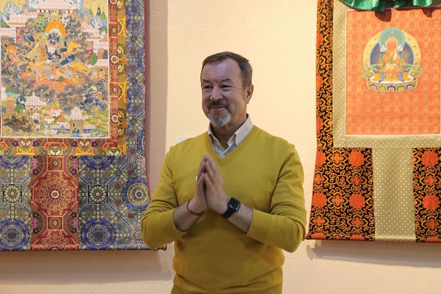 Фото В Улан-Удэ проходит уникальная выставка «Танка. Искусство духовного пути» (ФОТОРЕПОРТАЖ)
