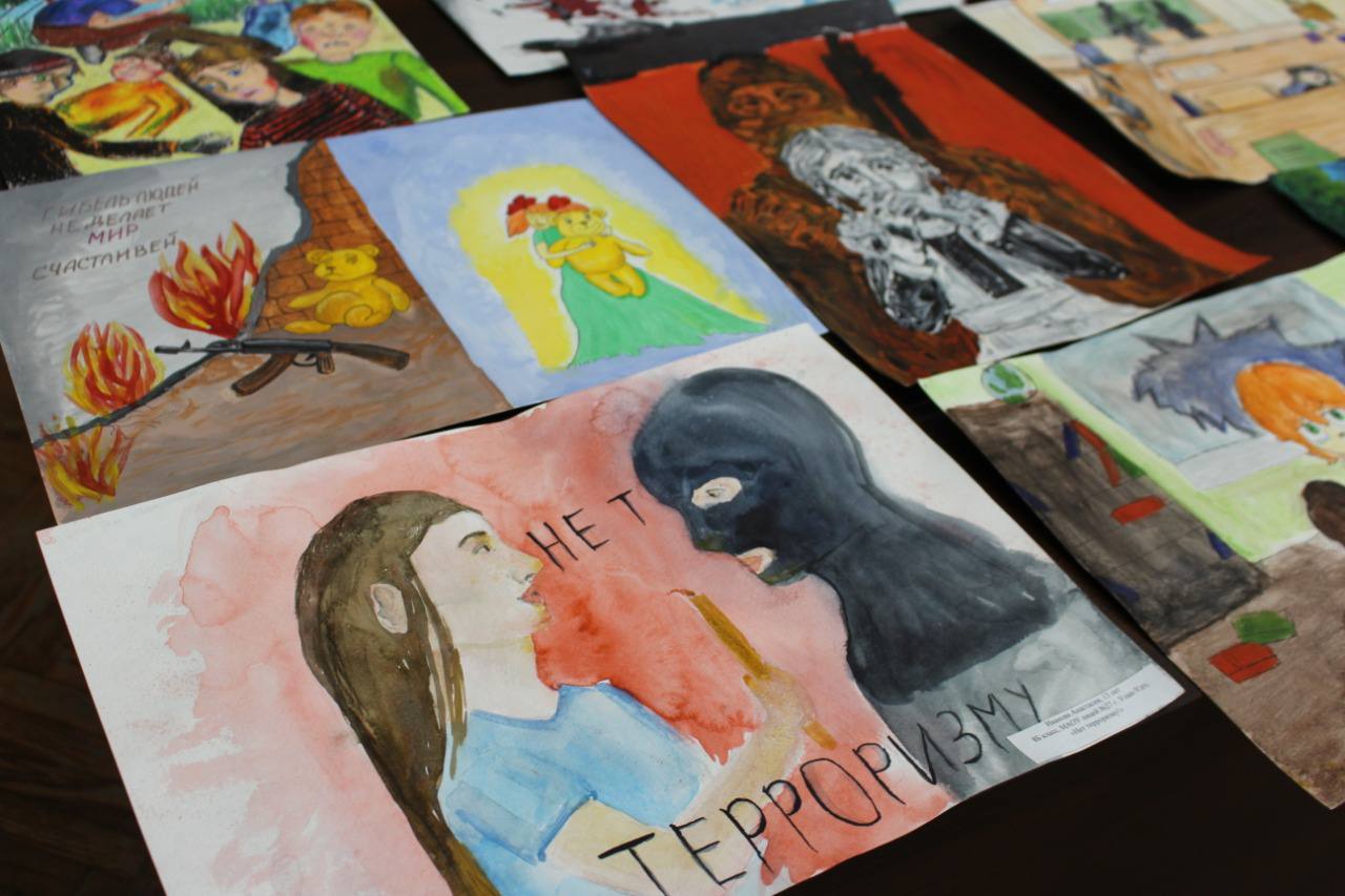Фото Среди школьников Улан-Удэ прошел конкурс рисунков «Я против терроризма и экстремизма»