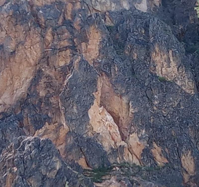 Фото В Бурятии стало известно о состоянии упавшей со скалы 6-летней девочки
