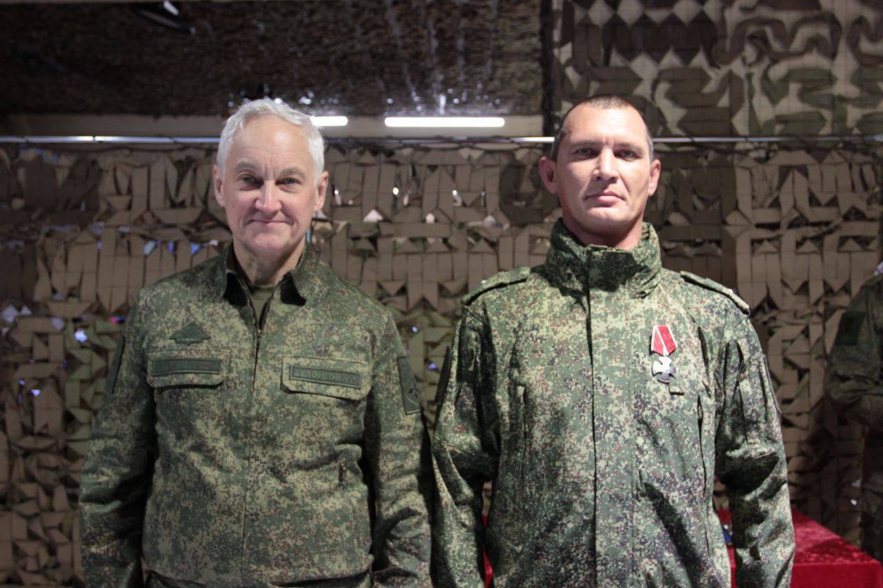 Фото Министр обороны РФ вручил орден Мужества бойцу СВО из Бурятии