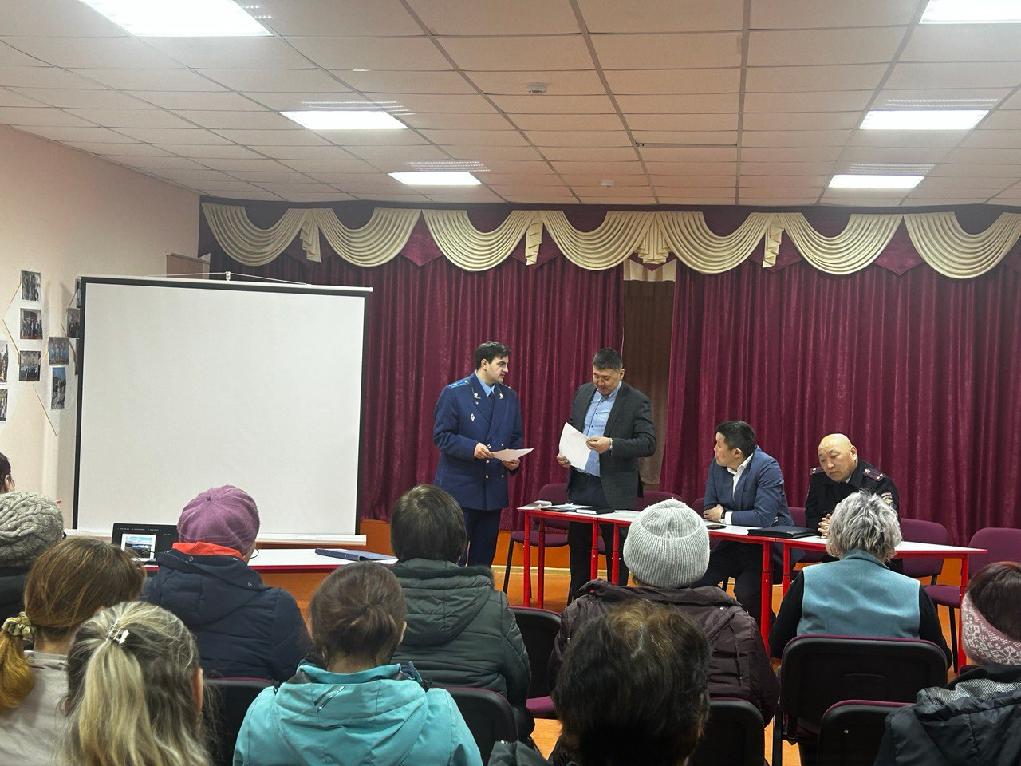 Фото Прокурор провел в районе Бурятии работу по правовому информированию населения 