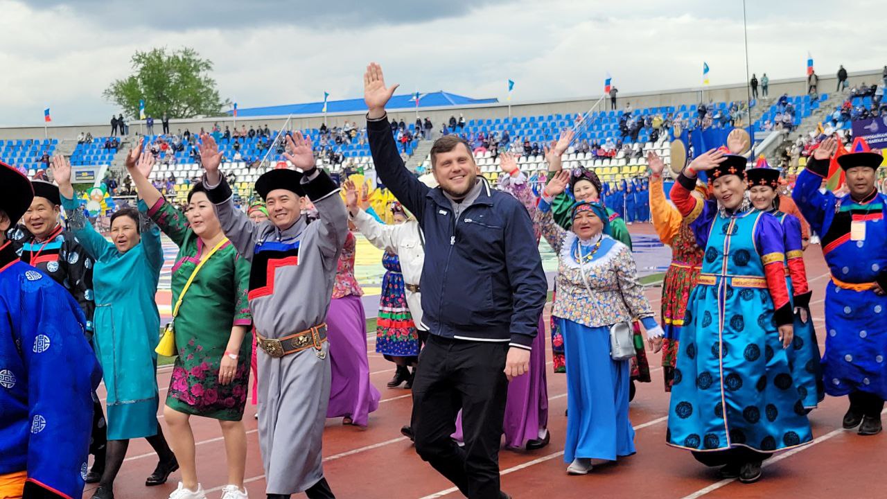 В Улан-Удэ на Центральном стадионе с размахом отметили 100-летие Бурятии  (ФОТО) - Политика - Новая Бурятия