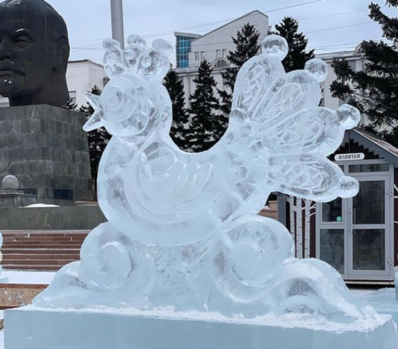 Фото На главной площади Улан-Удэ появились первые ледяные фигурки (ФОТО)
