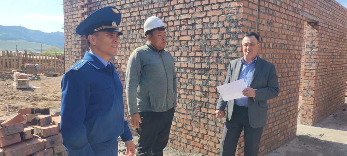 Фото В Тарбагатайском районе Бурятии строительство дома для сирот идет с опозданием