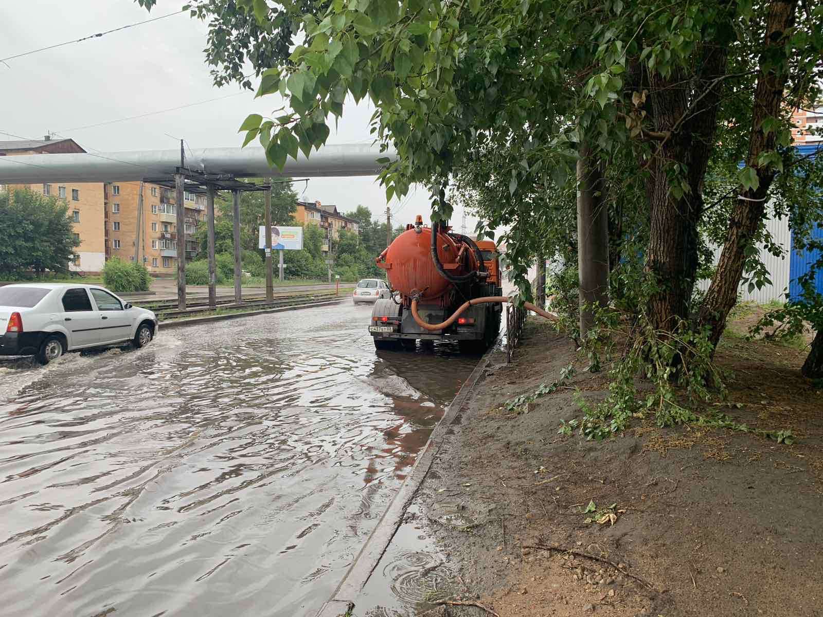 Фото В Улан-Удэ борются с последствиями дождя