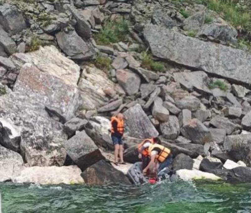 Фото На Байкале спасли трех потерпевших крушение туристов из Иркутска