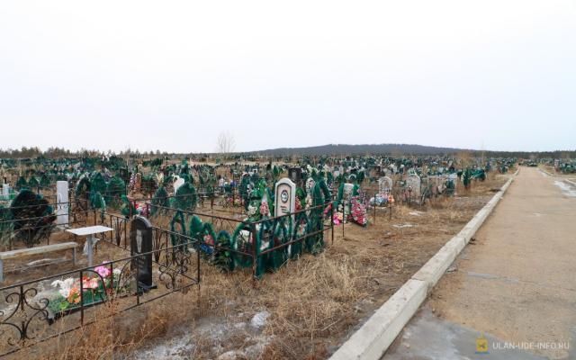 Фото В Улан-Удэ на кладбище неизвестные украли информационные указатели