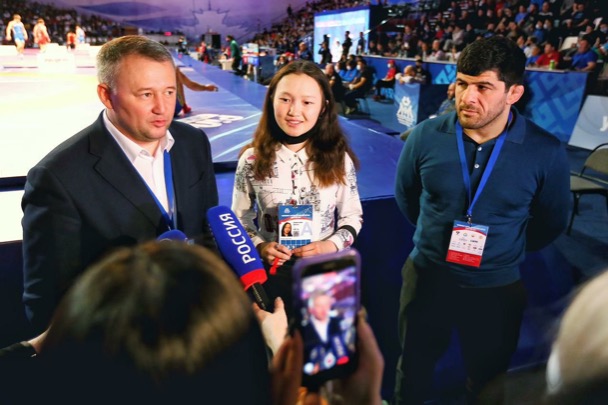 Фото Юная жительница Улан-Удэ получила VIP-пропуск на Чемпионат России по вольной борьбе