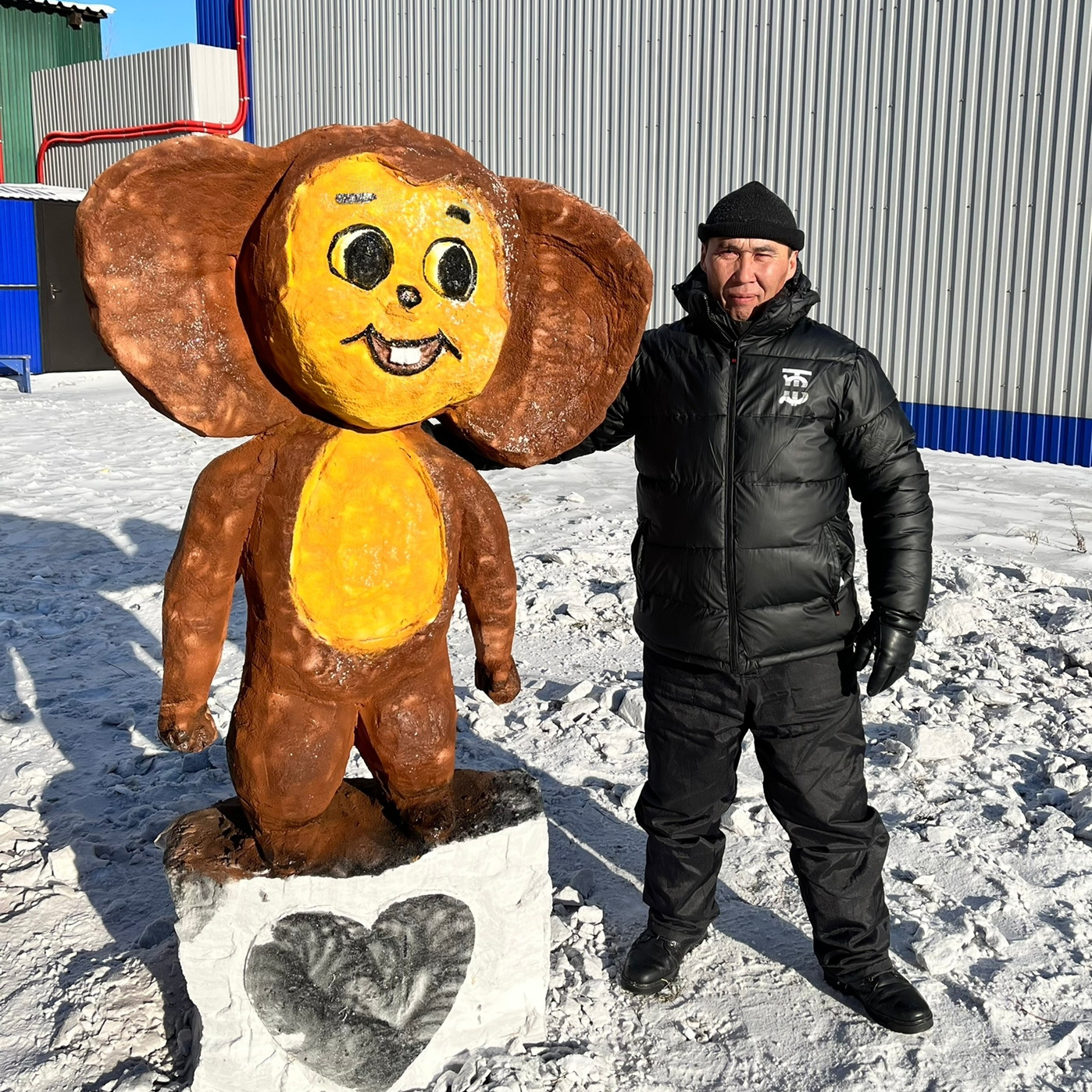Фото В Бурятии осужденный освоил навык создания скульптур из снега