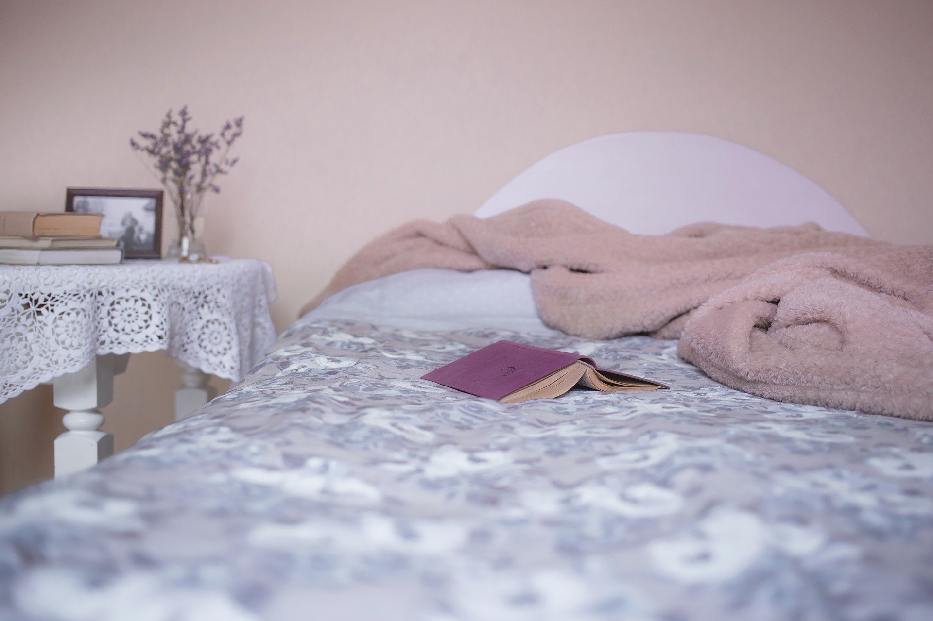 Фото Житель Бурятии пропил микроволновку и постельное бельё родственницы